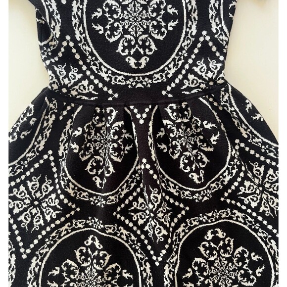 Romeo and Juliet Couture Black And White Pleated Damask Sweater Dress Women’s XS - Picture 7 of 8